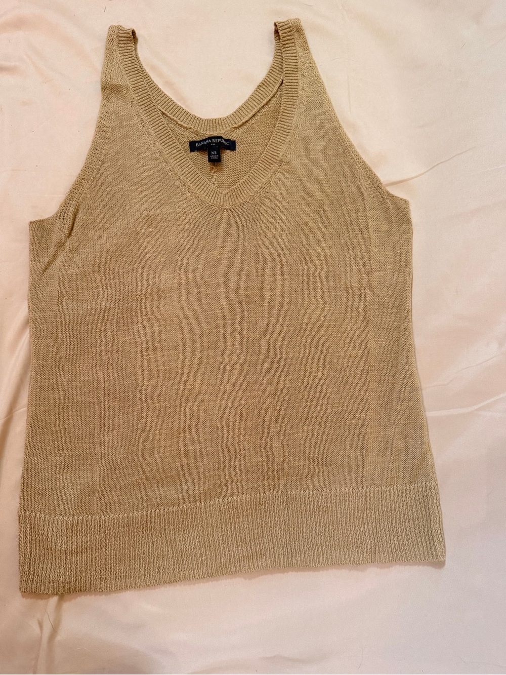 Banana Republic Light Tan Knit V-Neck Sweater Tank